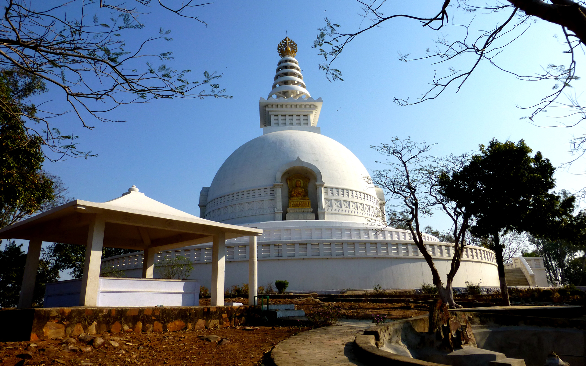 shanti stupa